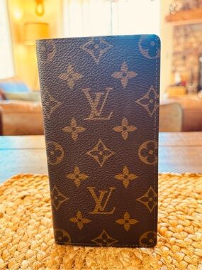 LOUIS VUITTON
Monogram Porte Valeurs
Checkbook Wallet 2012